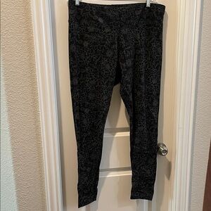 Sonoma Black and White Floral Leggings